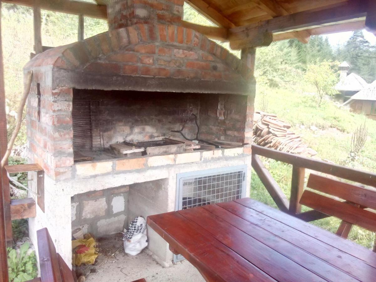 Planinska Kuca Dusan Mitrovac Ngoại thất bức ảnh